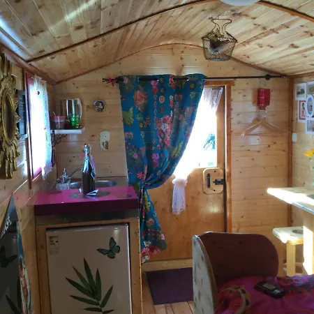 Bed & Breakfast Et Roulotte De La Gentilhommiere